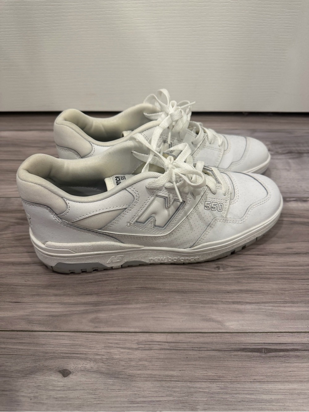 New Balance 550 White Sneakers – Men’s Size 9.5 / Women’s 11